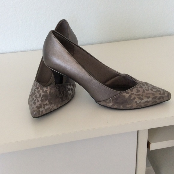 Life Stride Sleek Pewter Heels
