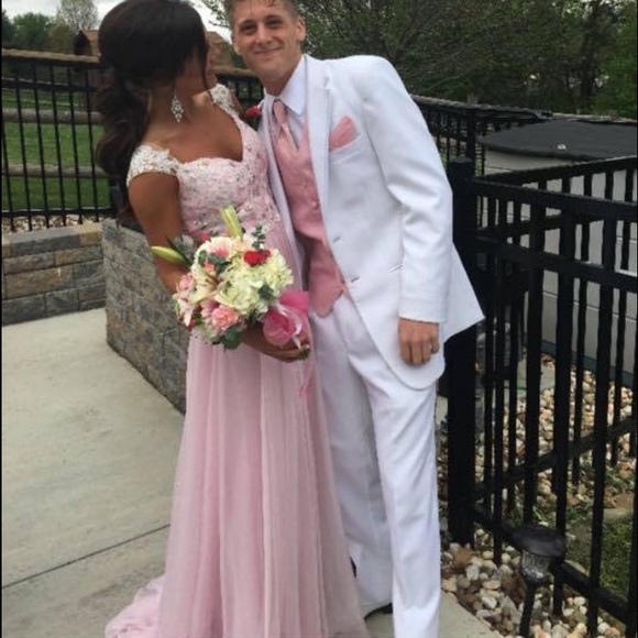 Beautiful Prom Dress! - Picture 2 of 3