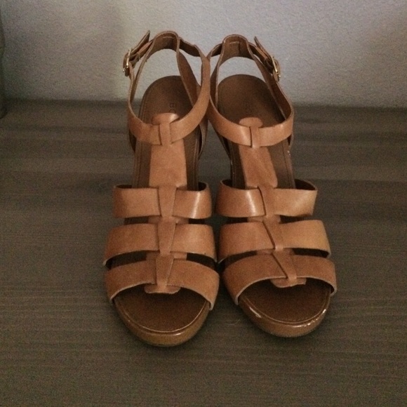 BCBG tan healed sandals