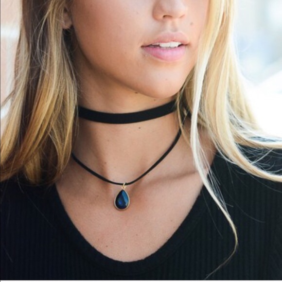 ๐LEVI layered gemstone choker - WHITE - Picture 3 of 4