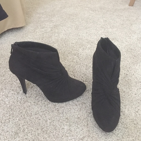 ‼️sold‼️ Black faux suede booties