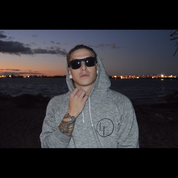 LT gray pullover - Picture 1 of 1