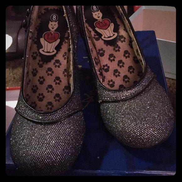 TUK collector silver heels 8 original label