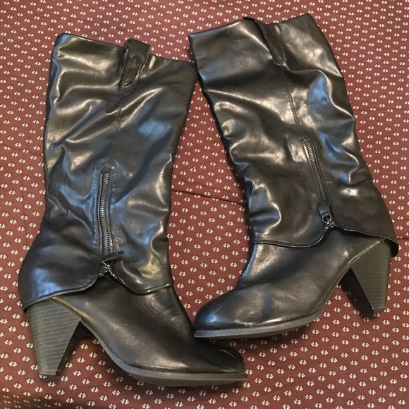 Black boots - Picture 1 of 3