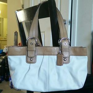 Coach expandable bag  " PRICE REDUCED ONLY TODAY "