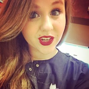 Meet your Posher, Alexis