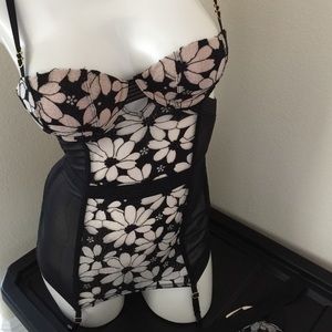 New Victoria's Secret corset and panty 34B/XS