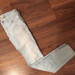 Hollister light wash jean