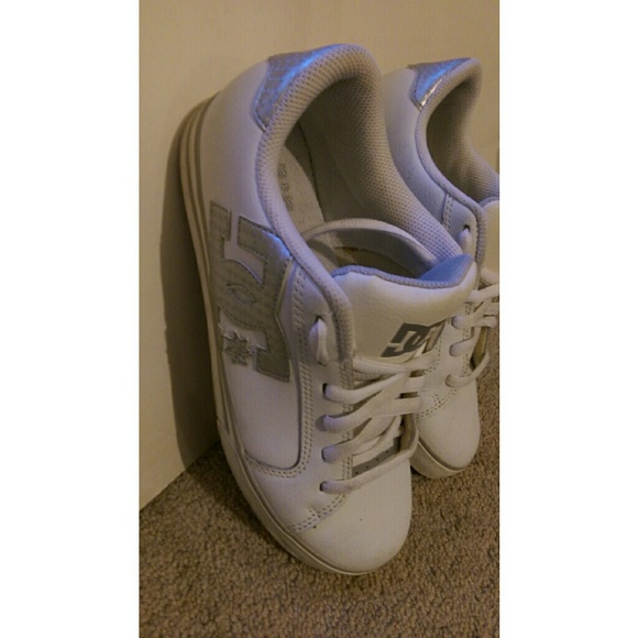⚡SALE⚡ 8.5W DC White/Silver/Grey Skate Sneakers