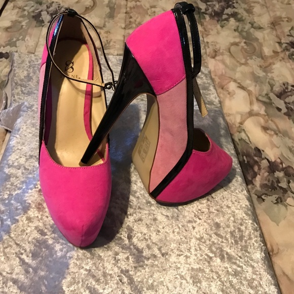 High Heels - Picture 1 of 4