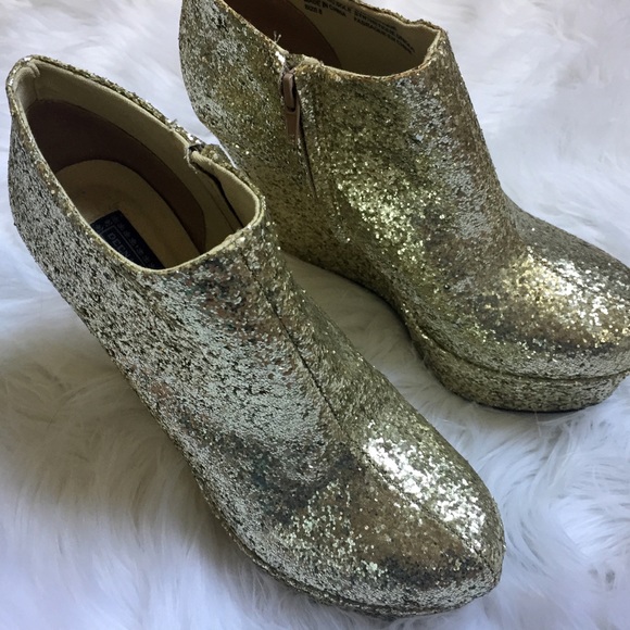UO Deena & Ozzy Gold Glitter Platform Booties