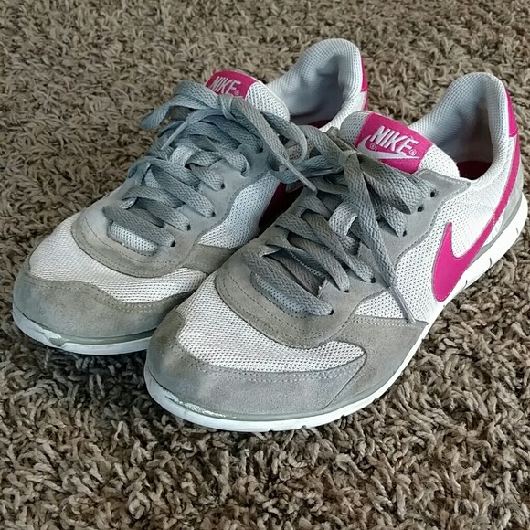 old school nike running shoes