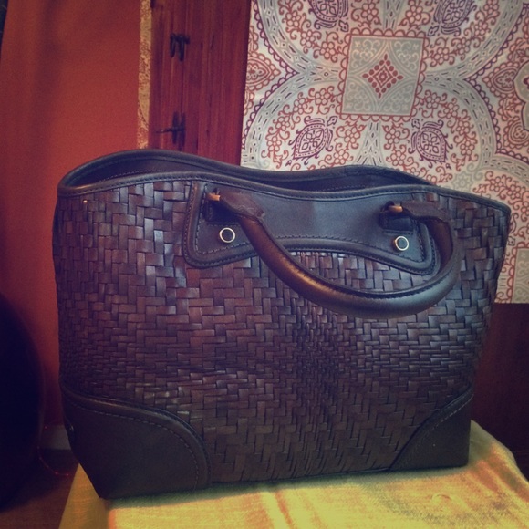 Cole Haan, brown hand bag for the fall 🍂.