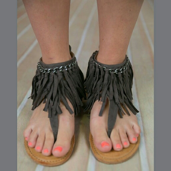 1SZ 7 LEFT ✴GRAY FRINGE SANDALS ✴-📦NIB📦 - Picture 2 of 4