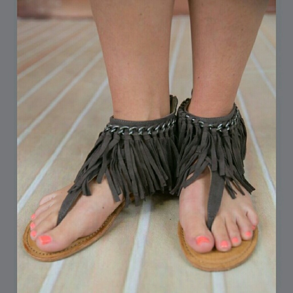 1SZ 7 LEFT ✴GRAY FRINGE SANDALS ✴-📦NIB📦 - Picture 4 of 4