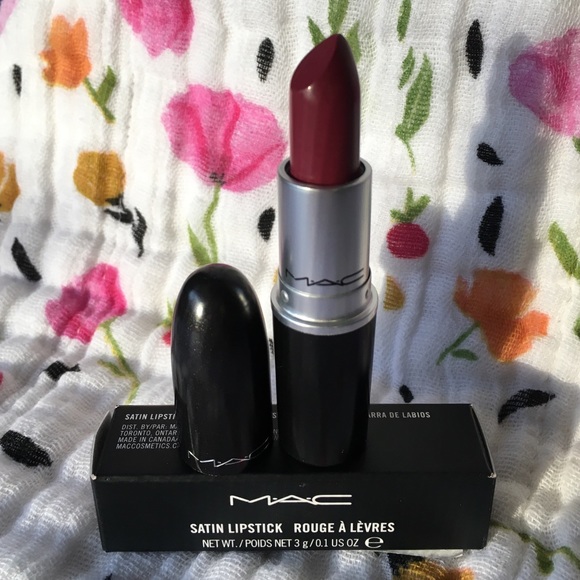 SOLD Mac lipstick in "Captive" - Picture 1 of 2