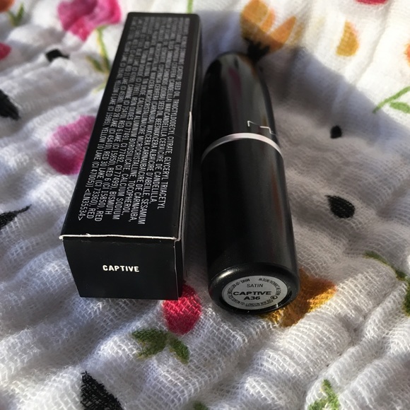 SOLD Mac lipstick in "Captive" - Picture 2 of 2