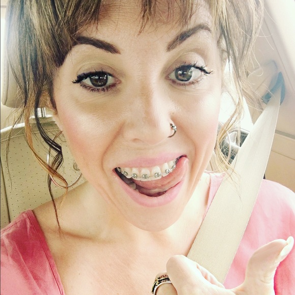 Meet your Posher, Amanda - Picture 2 of 4