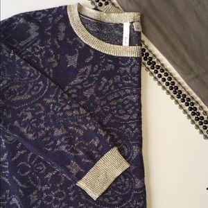 ❤️HP❤️ FRENCHI | plum and gold light sweater top