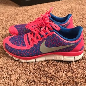 Women's Nike free runs size 8.5 almost new