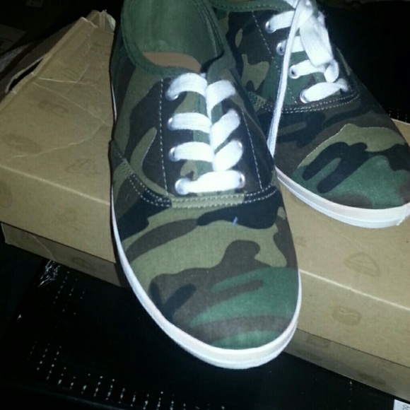 Nwt low shoes