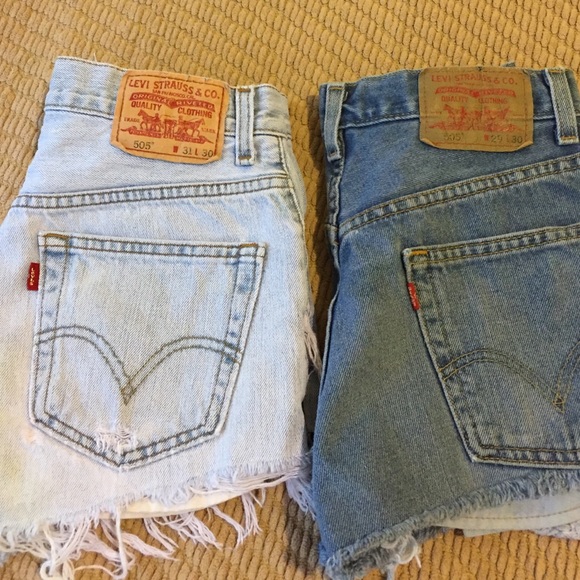 Levi high wasted shorts (2)