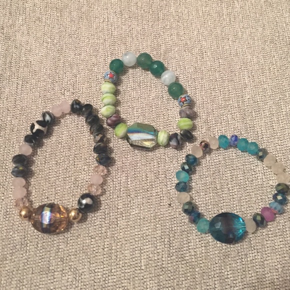 Handmade! BNWT • semi and glass stretch bracelet - Picture 2 of 4