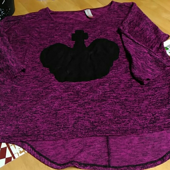Quarter sleeve No Boundaries shirt