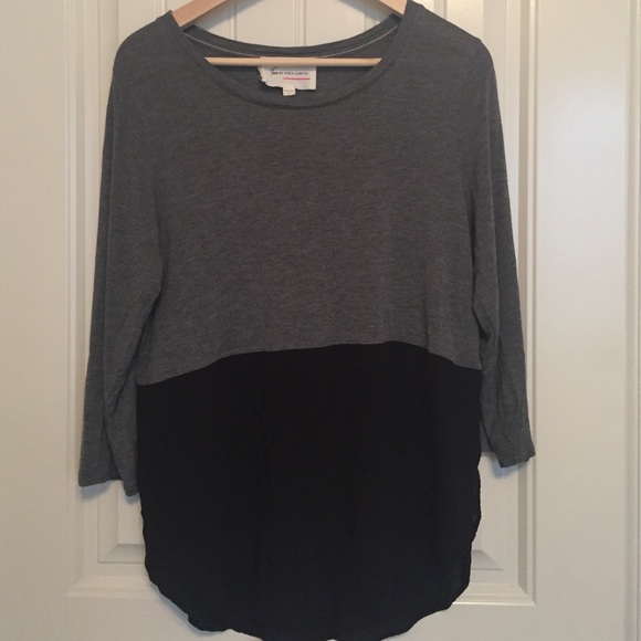 Two by Vince Camuto long drapey shirt