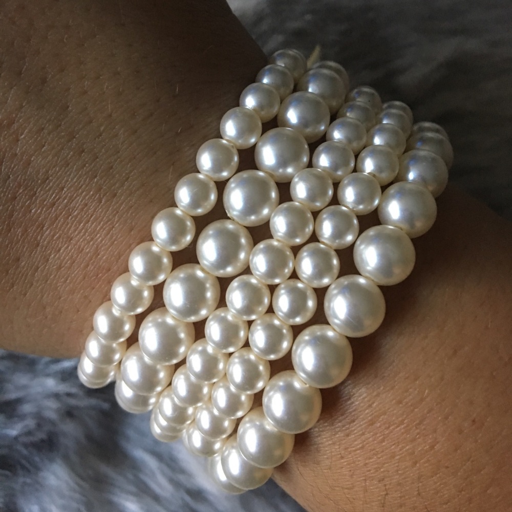 Express Pearl Elastic Bracelet