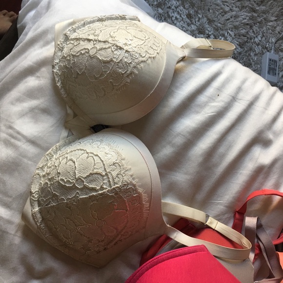 Vs bra in white