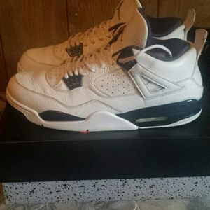Jordan 4s