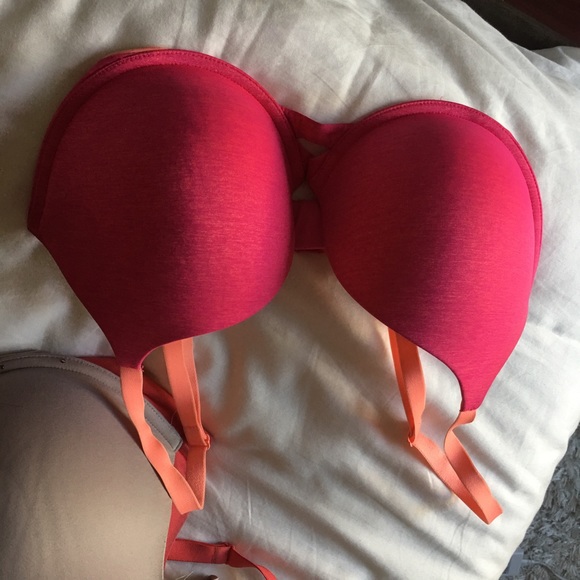 34DDD beautiful colored bra.