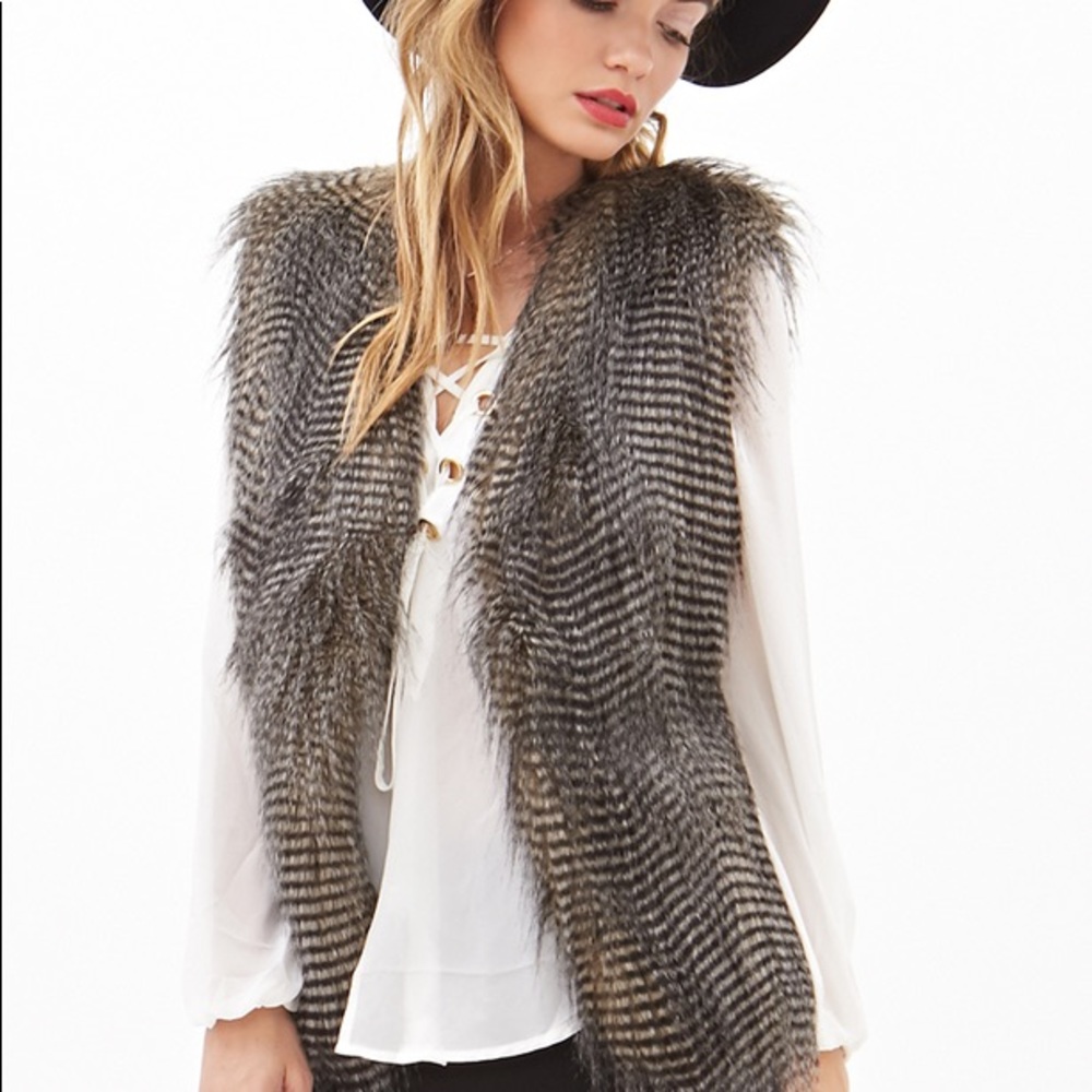 Fur feather vest very cute