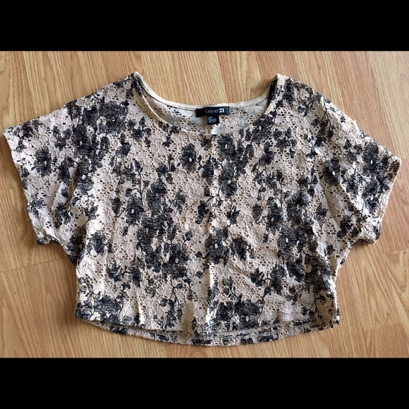 Lacey-style Crop Top - Picture 2 of 3