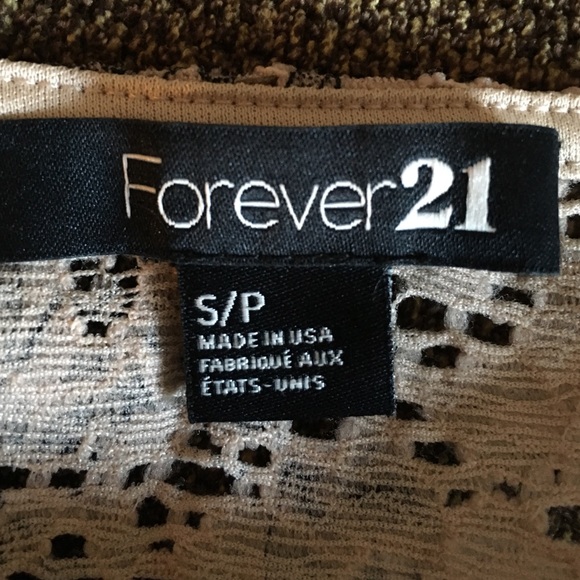 Lacey-style Crop Top - Picture 3 of 3