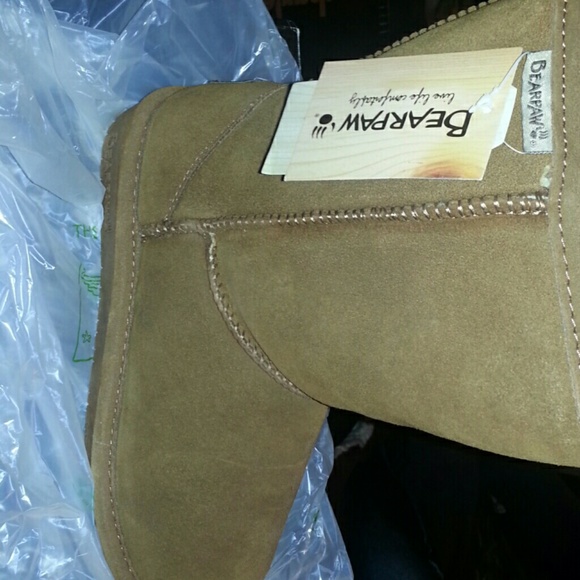 Nwt chesnet bearpaws