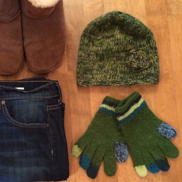 Anthropologie Accessories - REDUCED! Anthropologie Hat/Glove Set