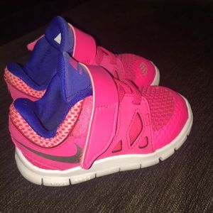 Toddler Nike Velcro shoes size 5C