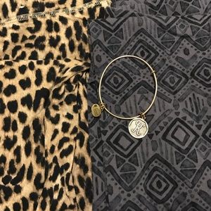 PINK leggings and Alex and Ani Bracelet