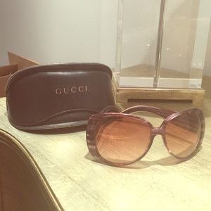Gucci sunglasses 🕶