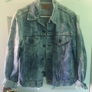 Oversized Levi's denim jacket