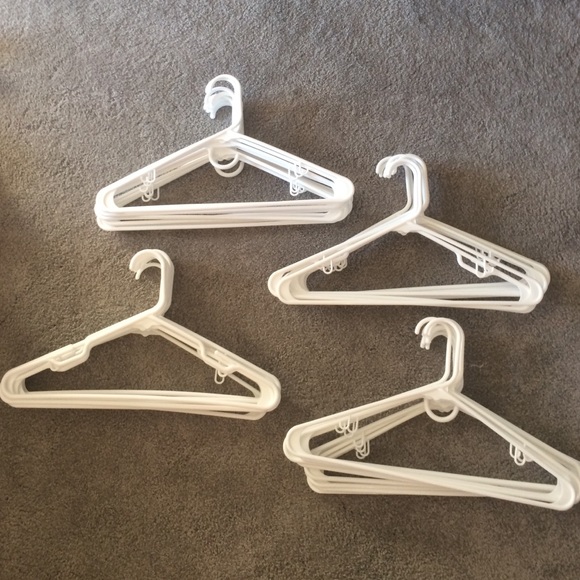 40 white plastic hangers
