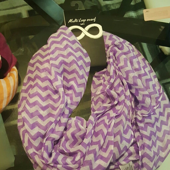 Lot Infiniti scarves - Picture 2 of 4