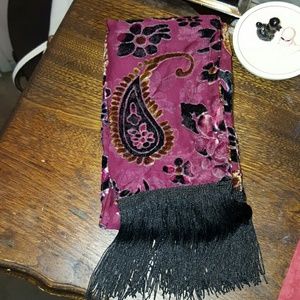 Brugandy scarf with paisley print