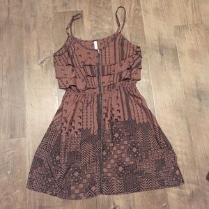 Zippered cinched waist geometric print dress