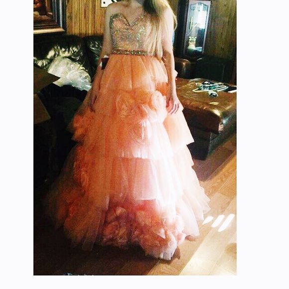 Brand New Sherri Hill peach prom dress. Size 8 - Picture 2 of 4