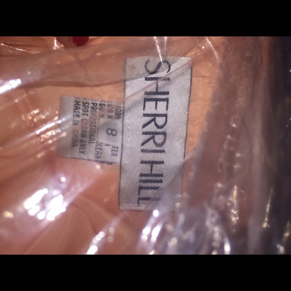 Brand New Sherri Hill peach prom dress. Size 8 - Picture 3 of 4