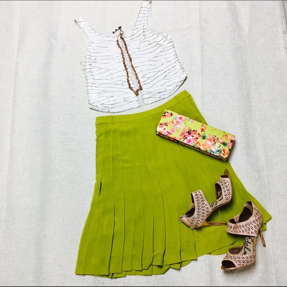 {BCBGMAXAZRIA}BONITA CHIFFON PLEATED SKIRT •SIZE 4