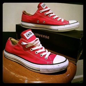 Red low top converse